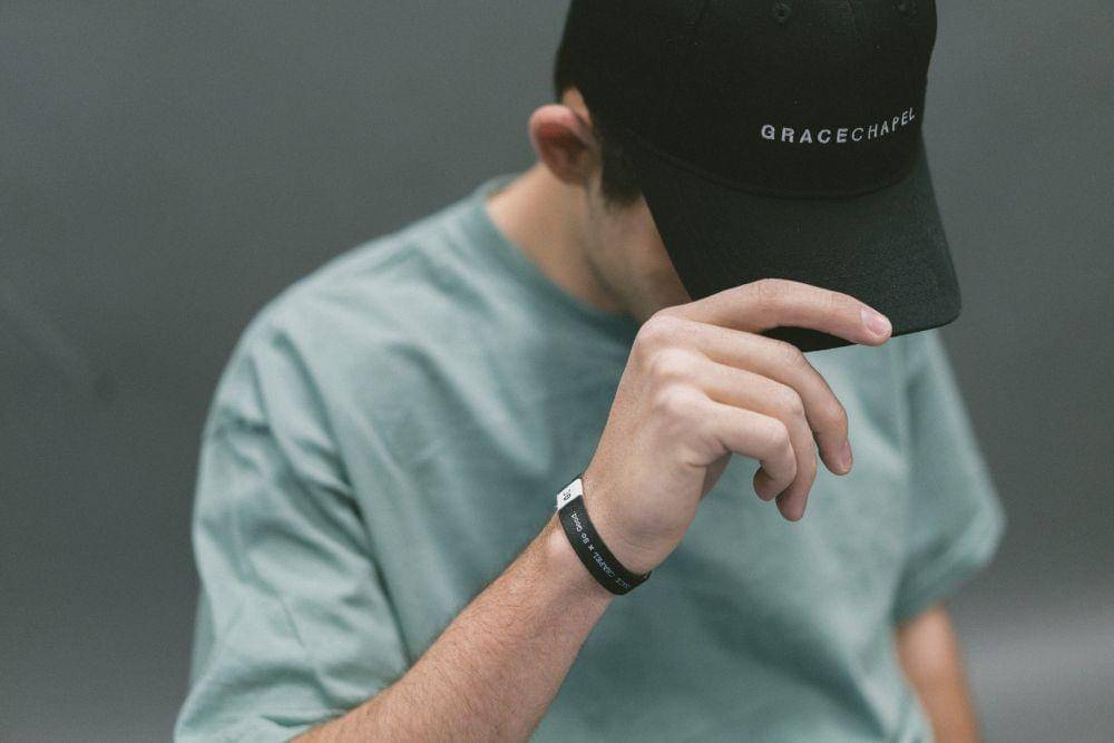 ilustrasi kaus oversized (unsplash.com/KeaganHenman)