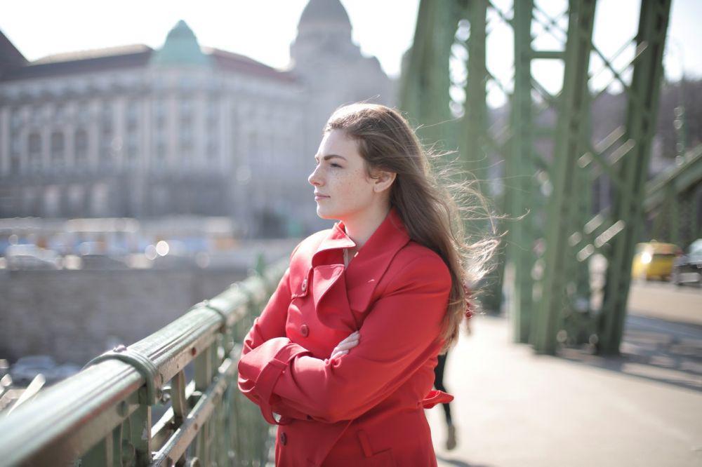 5 Alasan Logis Merelakan Kepergian Mantan, Saatnya Move On
