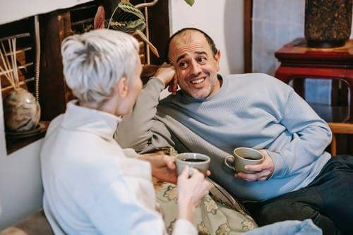 Ilustrasi berbincang (pexels.com/Gary Barnes)