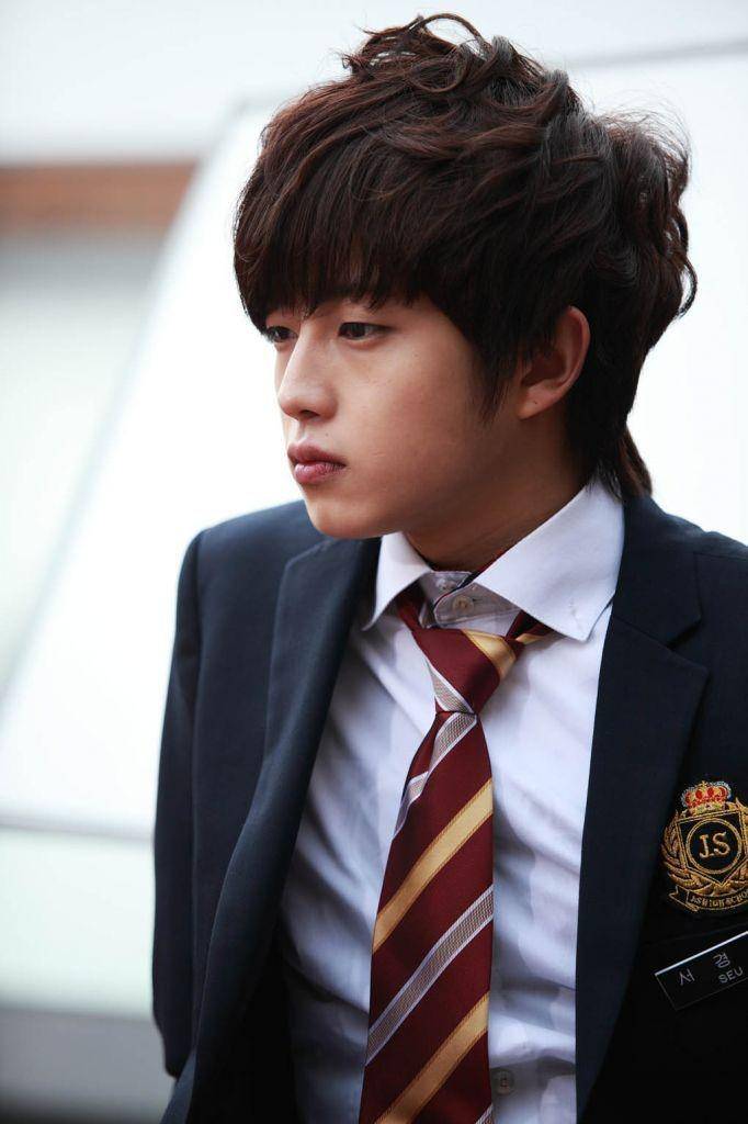 Kim Min Seok dalam drama Shut Up: Flower Boy Band (dok. tvN)