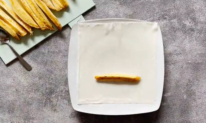 Ilustrasi membuat pisang cokelat (youtube.com/puguhkristantokitchen)