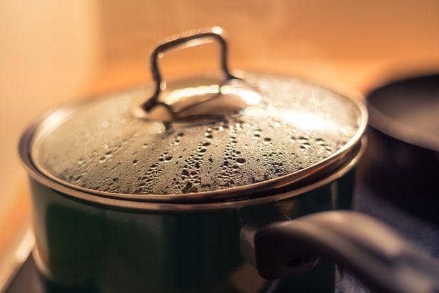 Ilustrasi memasak santan (Unsplash.com/Uwe conrad)