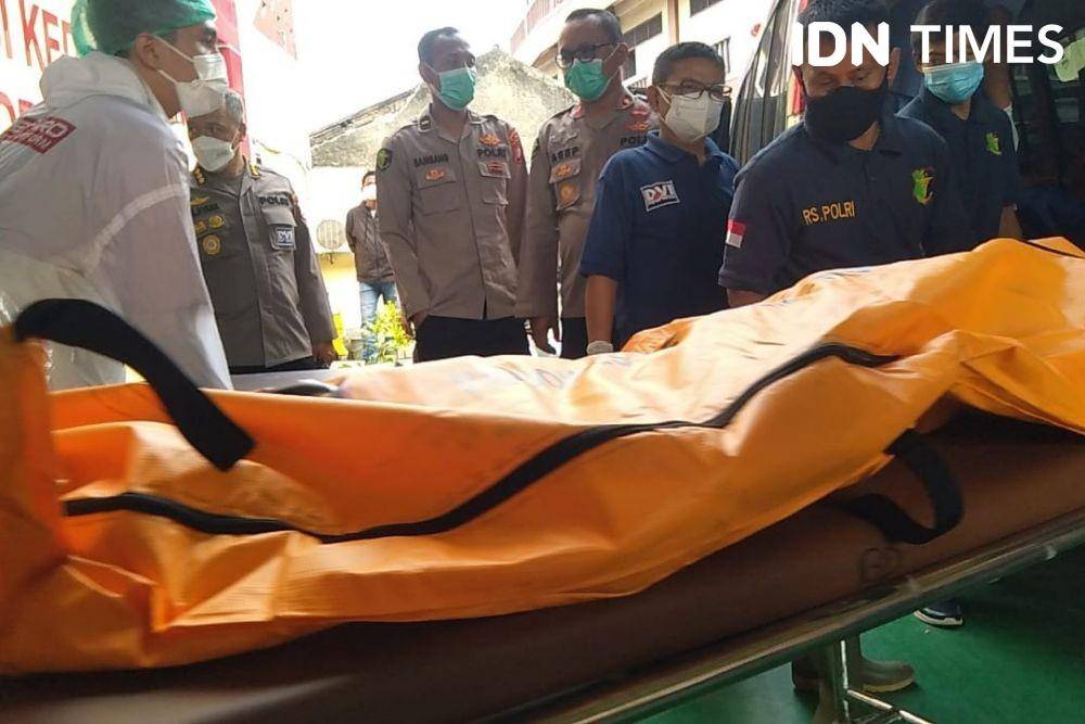 Jenazah Korban Kebakaran Lapas Tangerang tiba di RS Polri pada Rabu (8/9/2021). (IDN Times/Dini Suciatiningrum)