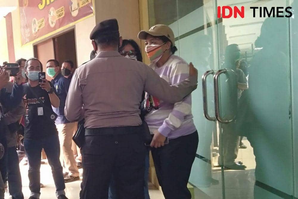 [BREAKING] Tangis Keluarga Korban Kebakaran Lapas Tangerang Pecah di RS Polri