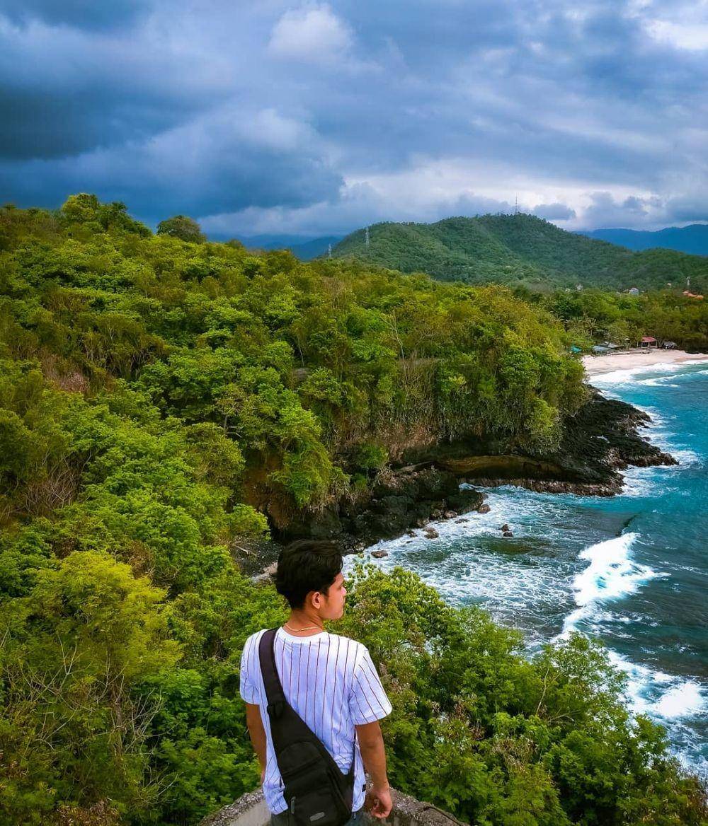 Pantai Padang Bai (instagram.com/putuagus84)