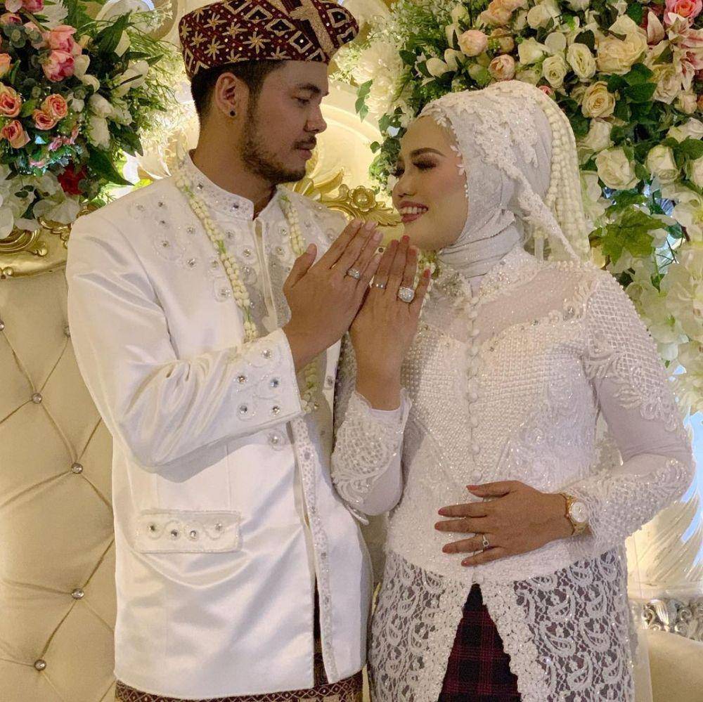 potret Elly Sugigi dan suami (instagram.com/ellysugigi_real_)