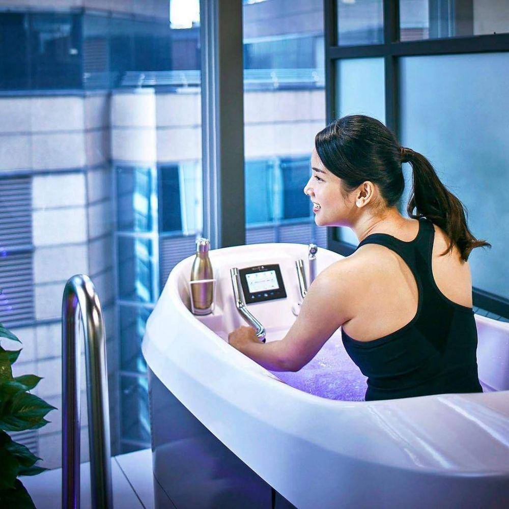 Velocity Aquabike Studio (instagram.com/velocityhk)