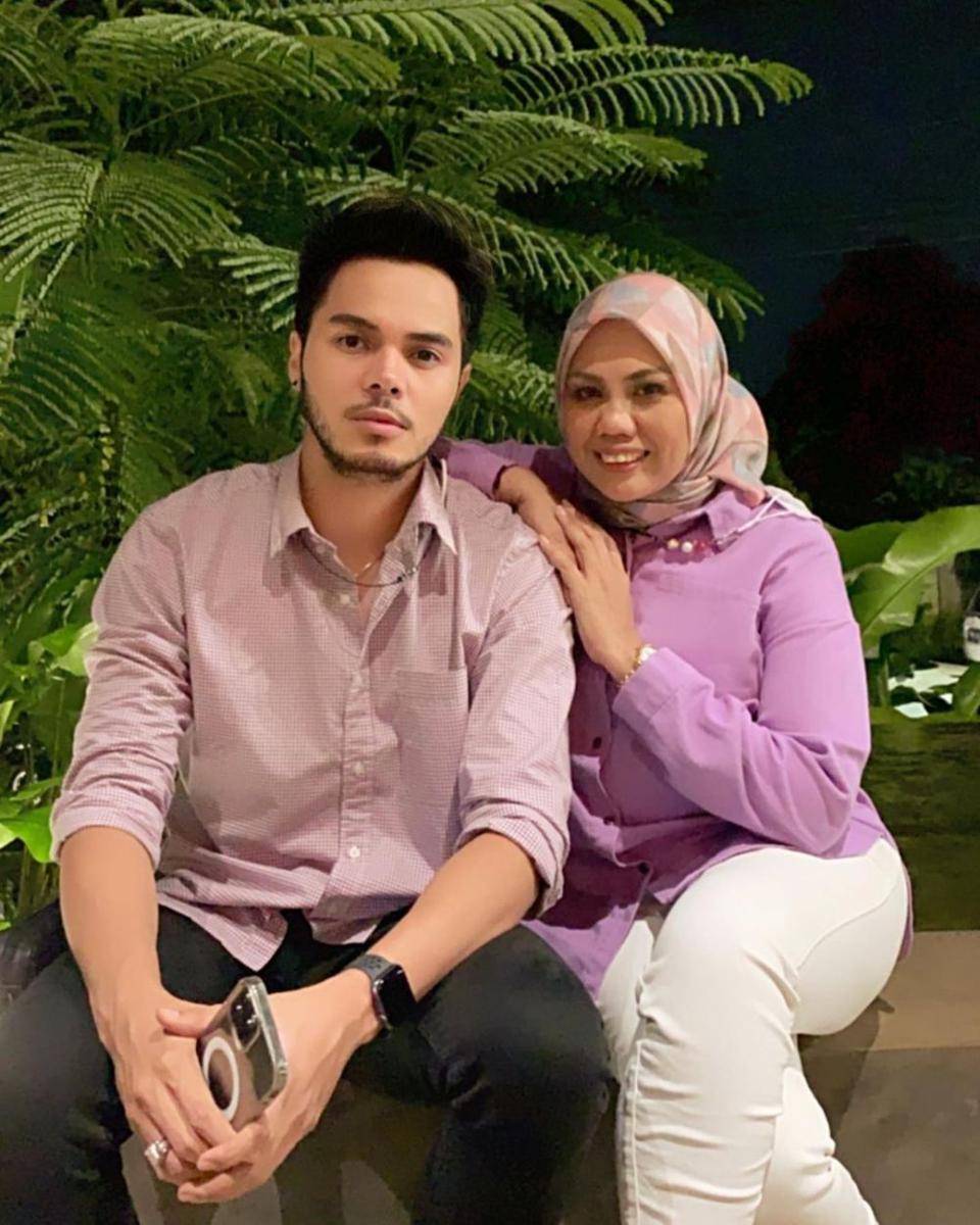 potret Elly Sugigi dan suami (instagram.com/ellysugigi_real_)