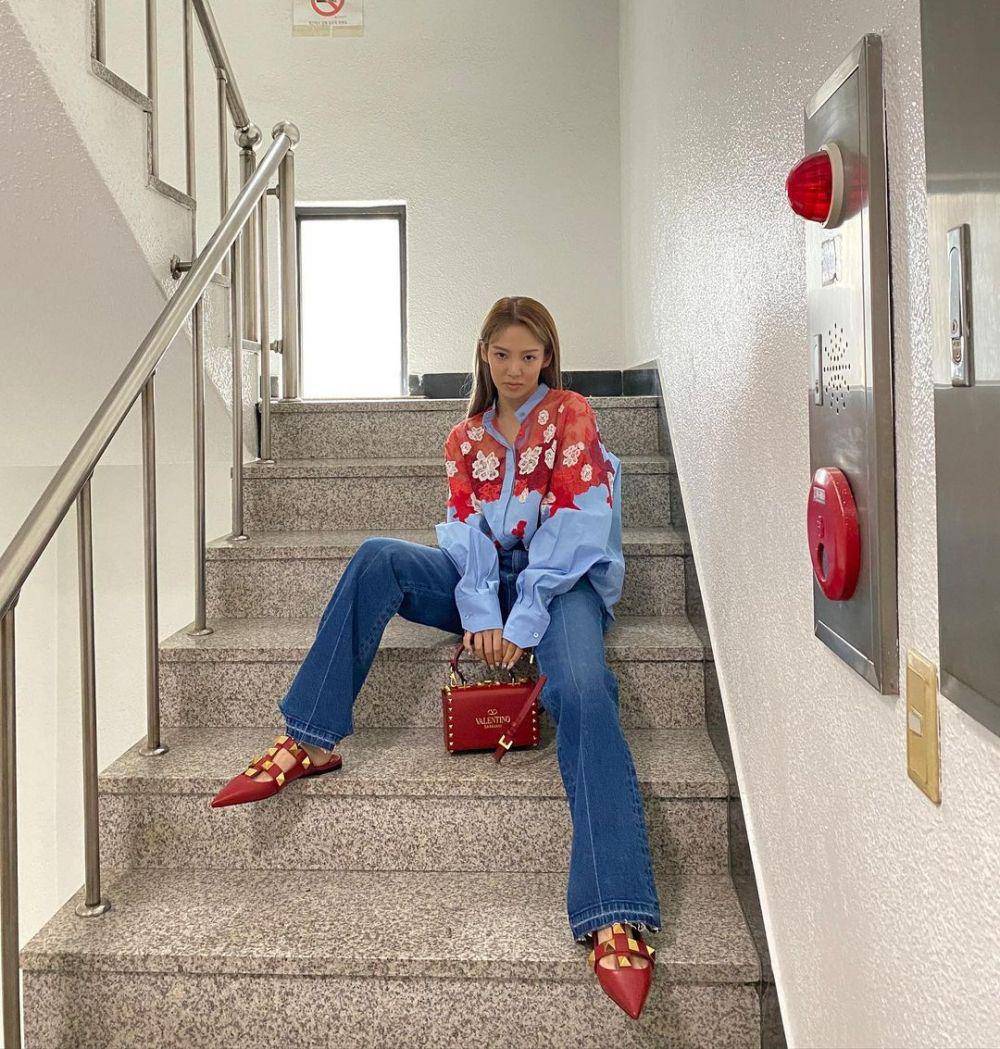 Celana jeans ala Hyeyeon SNSD (instagram.com/hyoyeon_x_x)