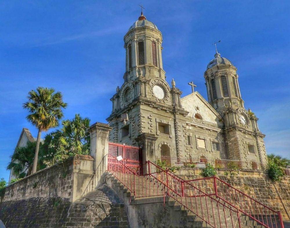 Antigua Cathedral (instagram.com/travelwithmeredith)