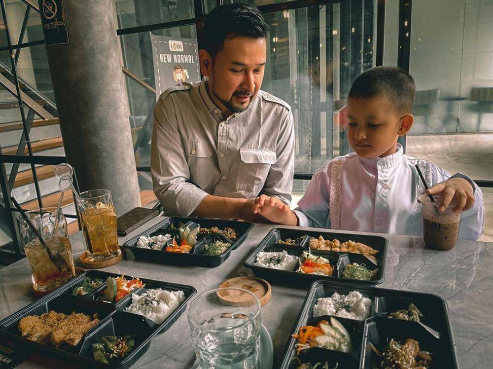 potret Hikmal Abrar bersama anak keduanya, Razka (instagram.com/hikmalabrarnst)