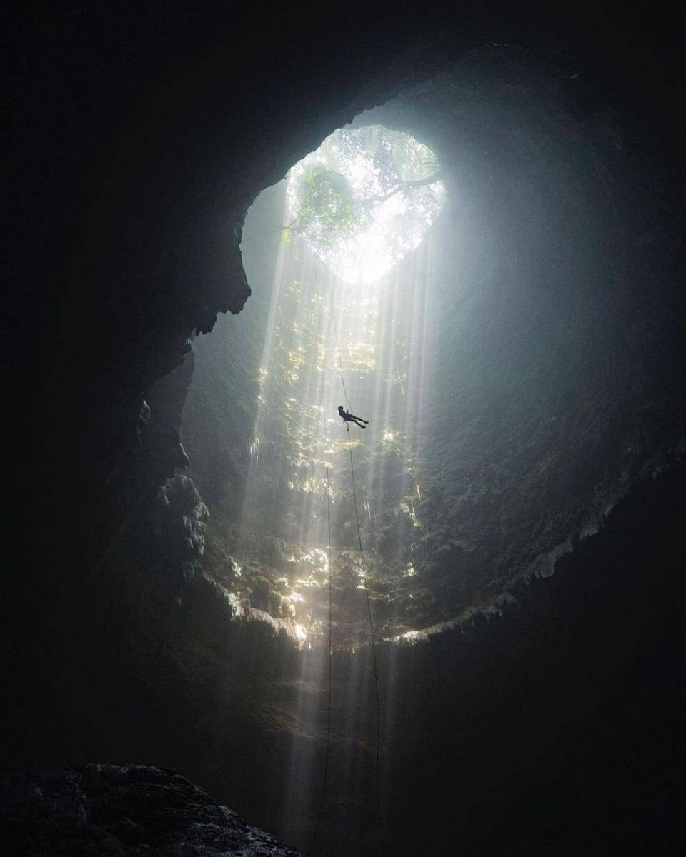 Gua Jomblang (instagram.com/josiahwg)