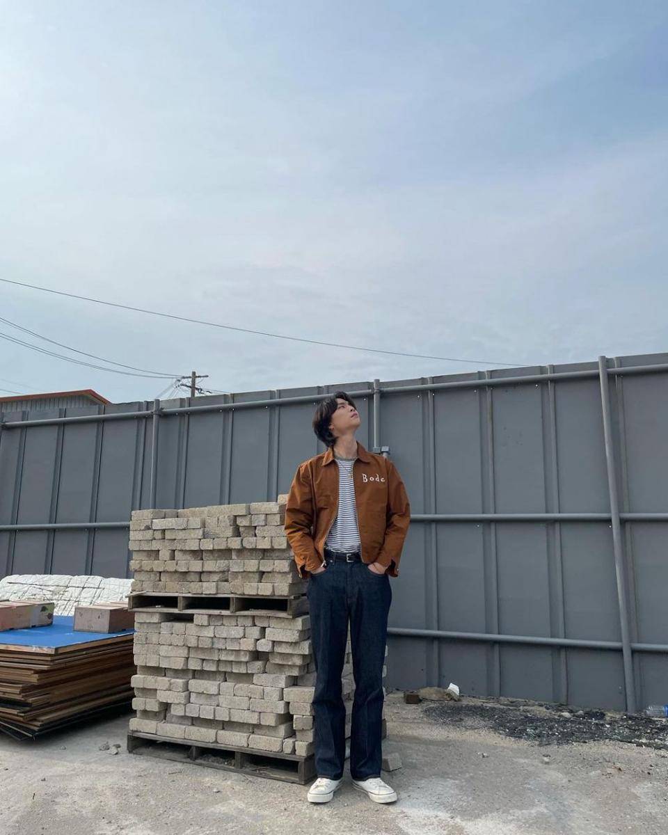 Outer Johnny NCT (instagram.com/johnnyjsuh)