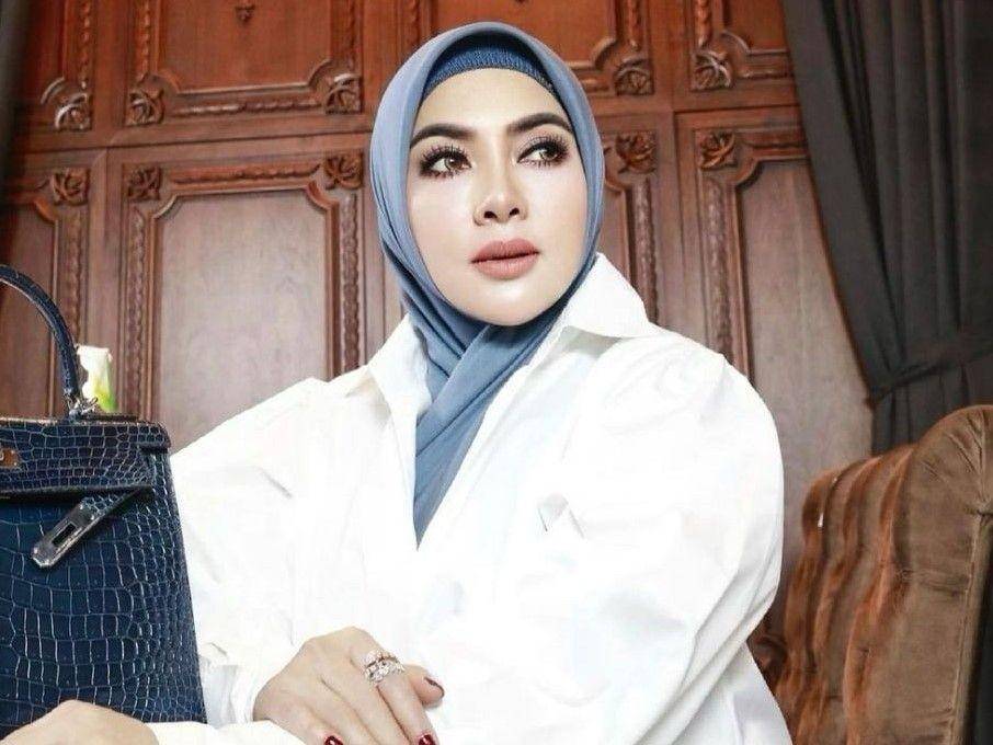 Syahrini berlibur ke luar negeri (instagram.com/princessyahrini)