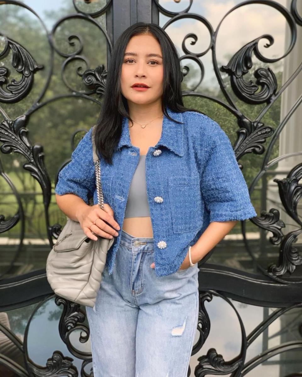 Prilly Latuconsina (instagram.com/prillylatuconsina96)