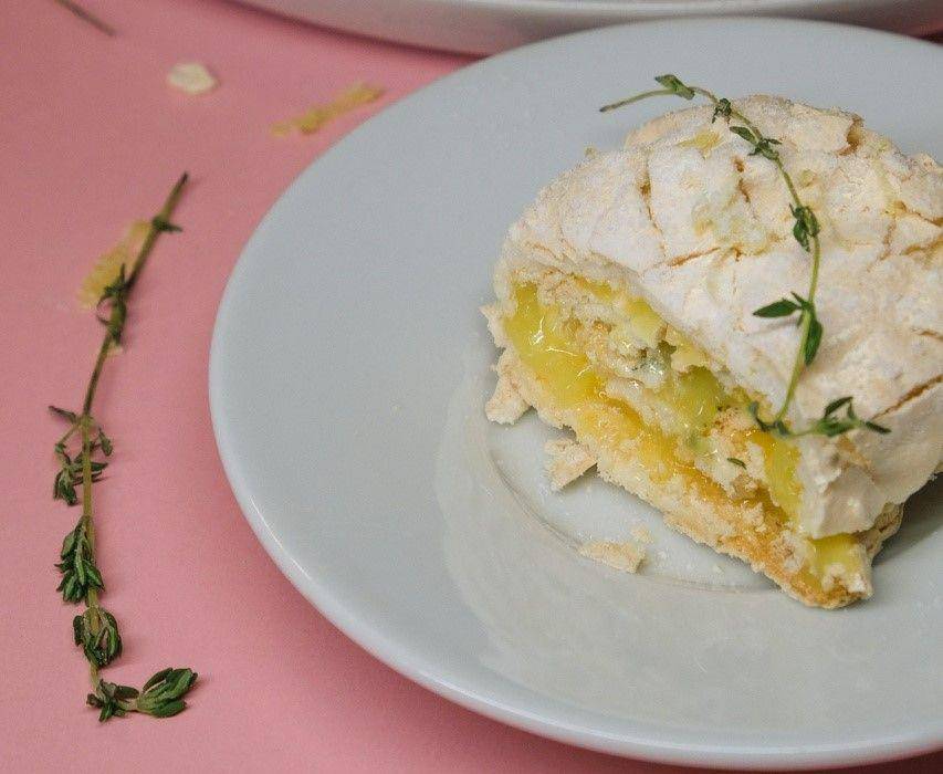 ilustrasi lemon pudding cake (unsplash.com/Dilyara Garifullina)