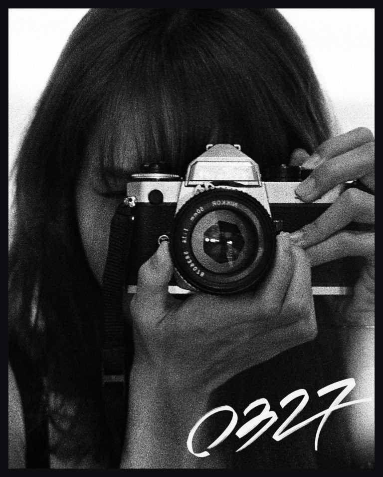 Lisa BLACKPINK photobook (instagram.com/blackpinkofficial)