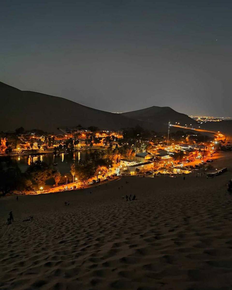 Huacachina at night (instagram/alexander_kolarofv)