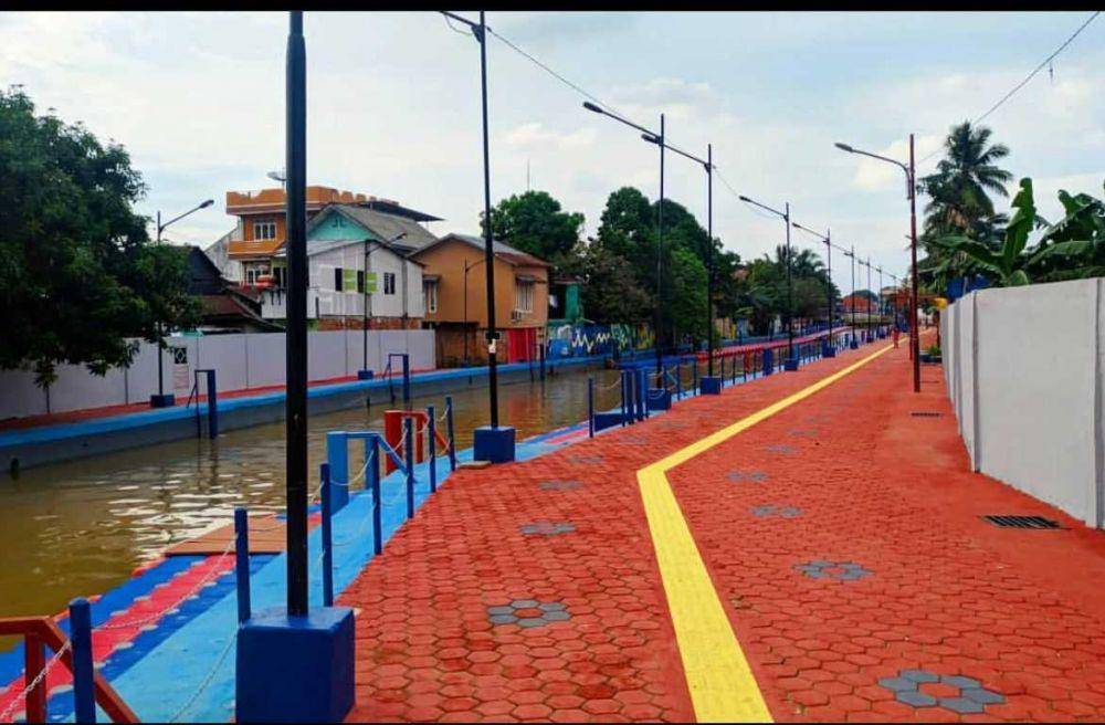 sekanak sidewalk (instagram.com/dekfendee)