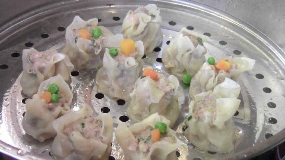 Ilustrasi mengukus dimsum (youtube.com/fortunecooking)