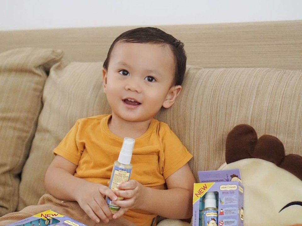10 Potret Gemas Kaiser, Anak Cynthia Ramlan yang Siap Jadi Kakak