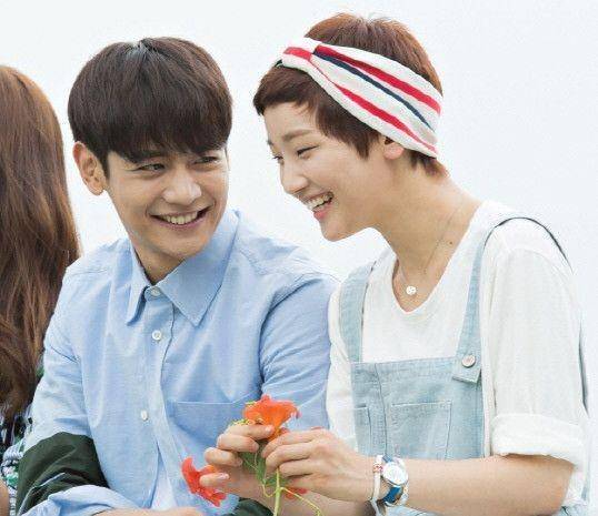 Song Yi dan Tae Oh dalam drama Because It's The First Time (dok. OnStyle)