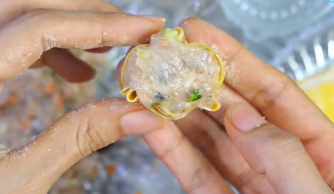 Ilustrasi membuat dimsum (youtube.com/vtaste)