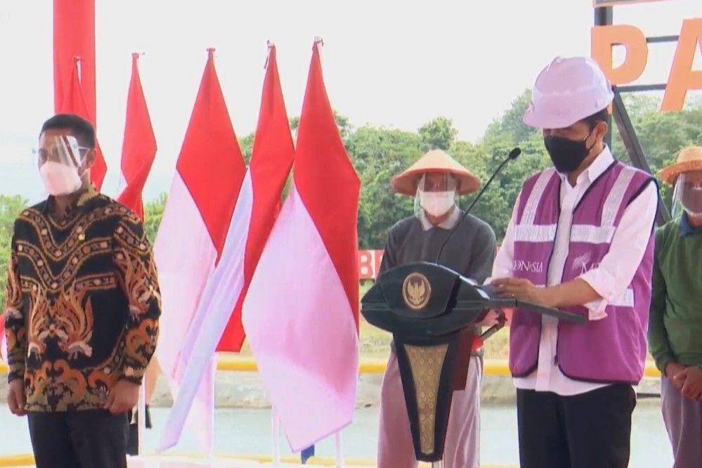 Presiden jokowi resmikan Bendungan Paselloreng dan Bendung Gilireng di Kabupaten Bajo pada Kamis (9/9/2021). (youtube.com/Sekretariat Presiden)