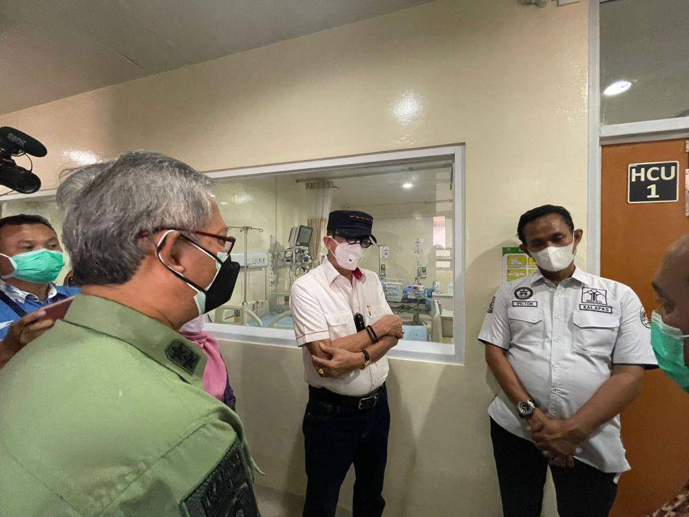 Yasonna Laoly kunjungi Tahanan Lapas Tangerang yang selamat di RSUD Kab. Tangerang pada Kamis (9/9/2021). (dok. Kemenkumham)