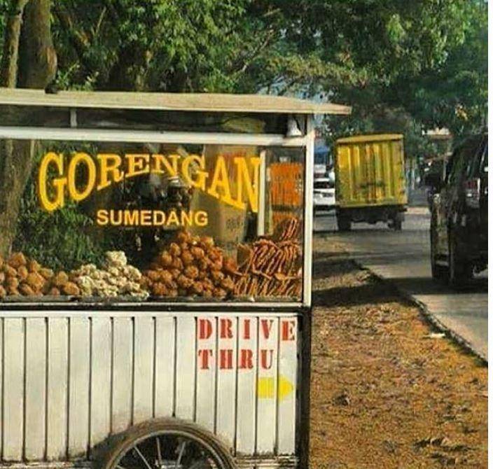 tulisan di gerobak gorengan (Instagram.com/awreceh.id)