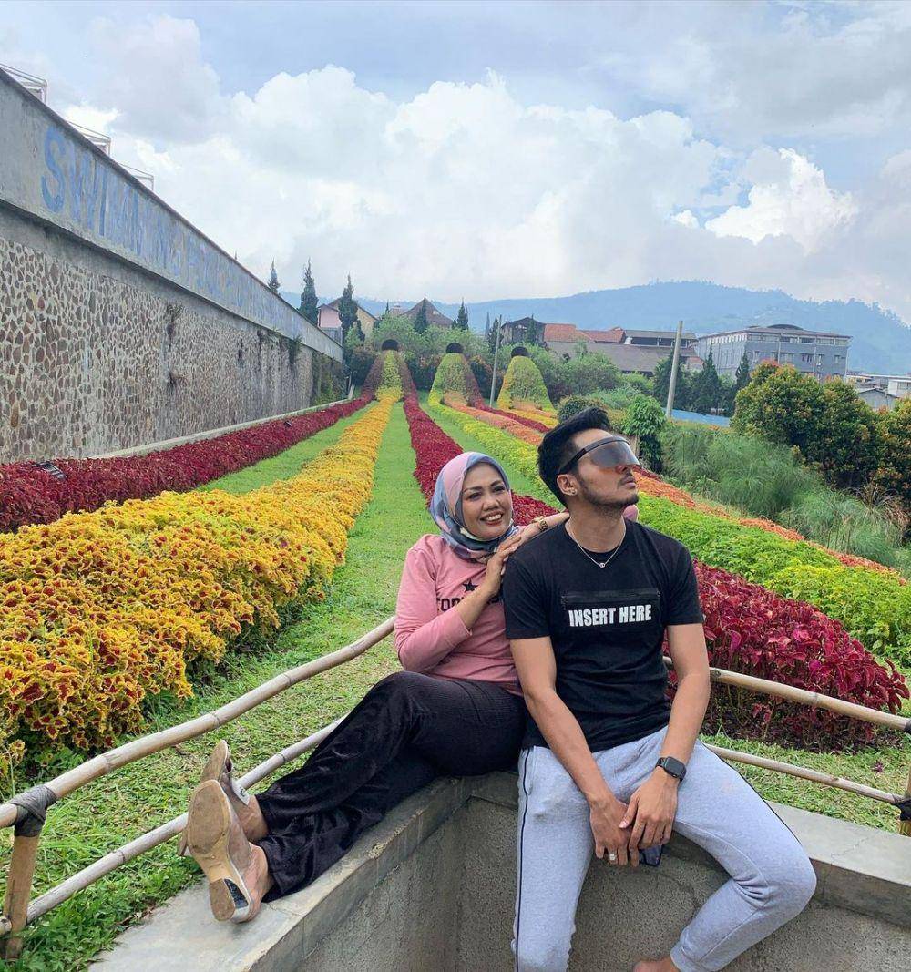 potret Elly Sugigi dan suami (instagram.com/ellysugigi_real_)