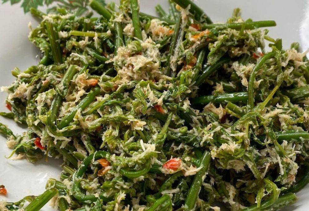 Urap pakis (instagram.com/warungkampungmks)