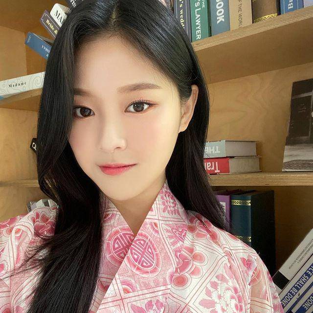 Hyunjin LOONA (instagram.com/loonatheworld)