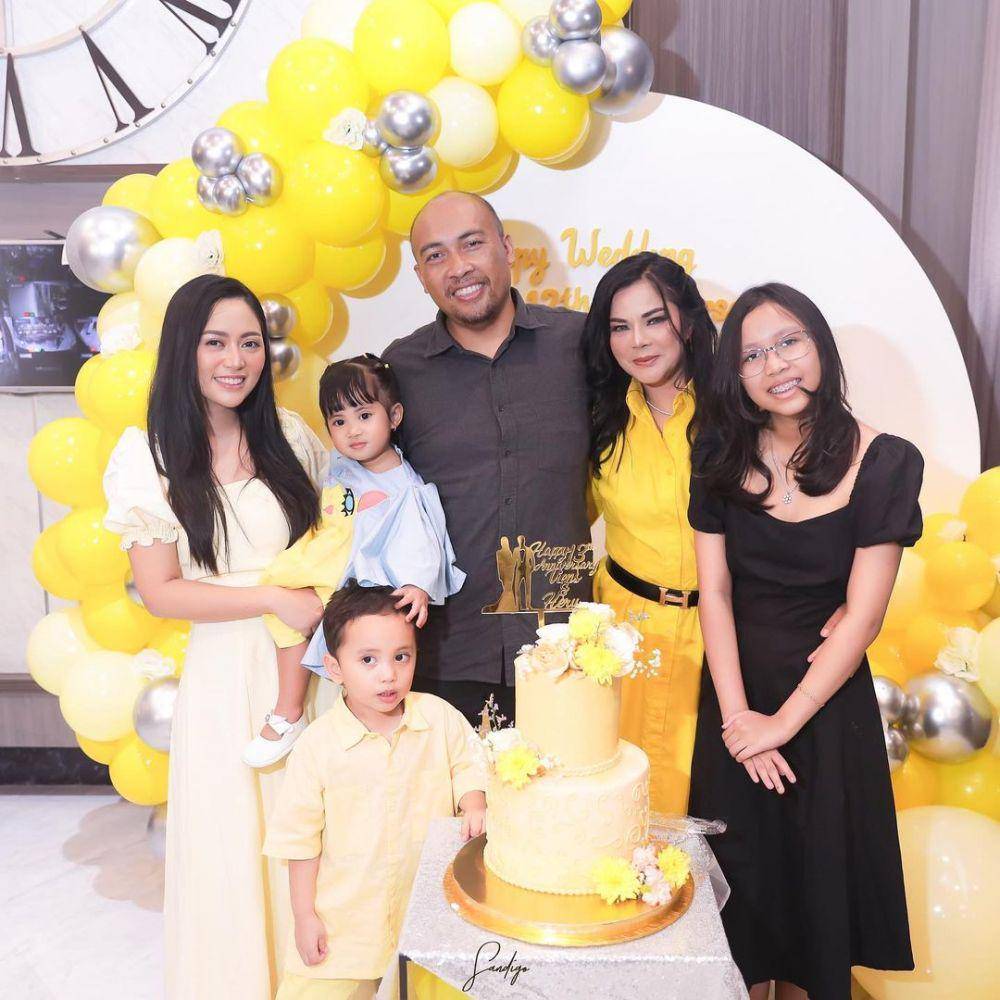 potret Rachel Vennya bersama keluarganya (instagram.com/vienstasman)