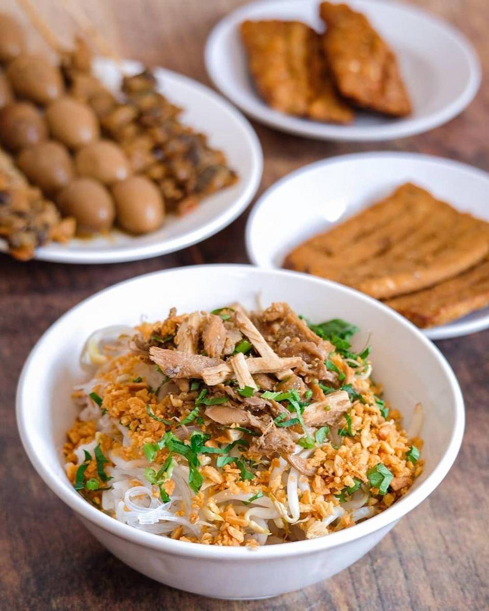 Soto ayam bening (instagram.com/soto_gamblang)