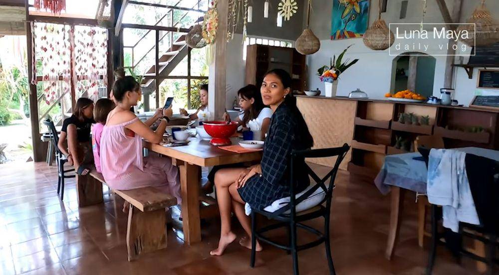 rumah ibunda Luna Maya (YouTube.com/Luna Maya)