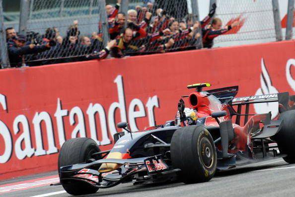 Sebastian Vettel menang pada GP Italia 2008 (bleacherreport.com)