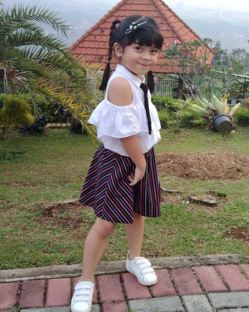 Potret lucu Fara Shakila(instagram.com/farashakila2015)