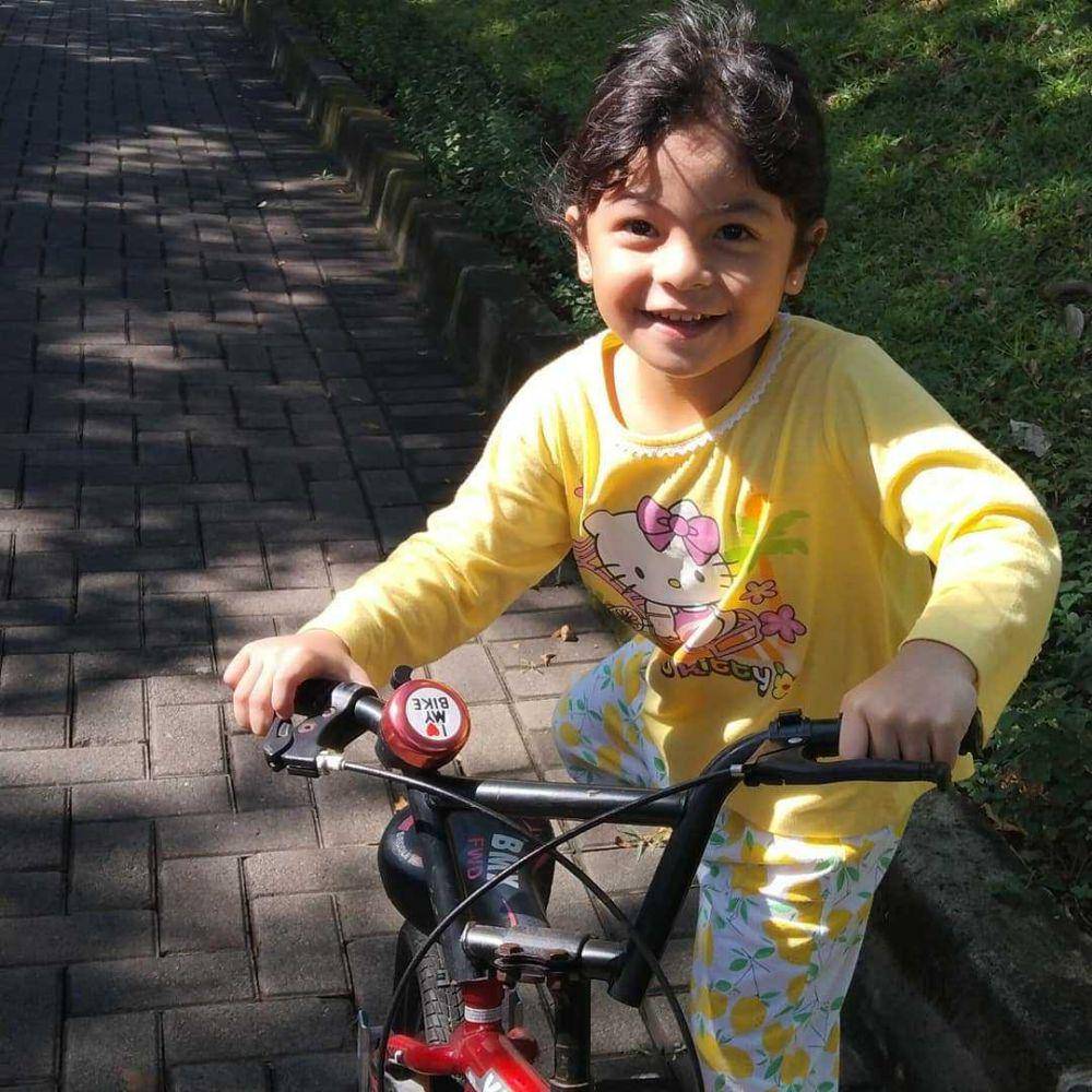 Potret lucu Fara Shakila(instagram.com/farashakila2015)
