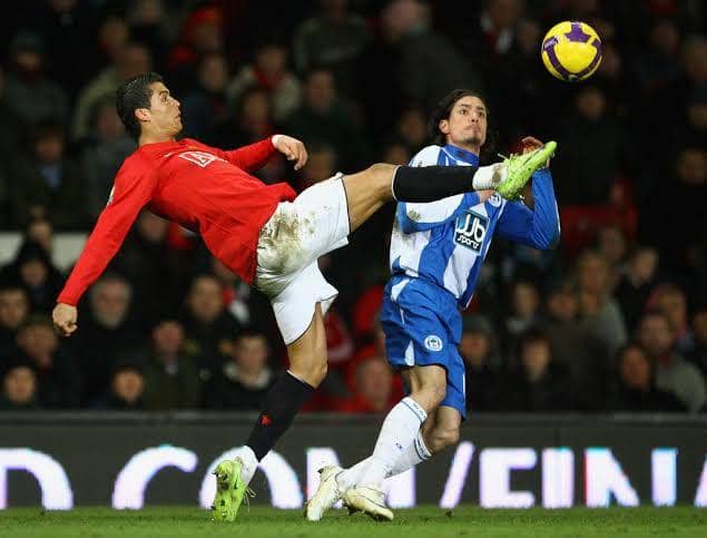potret Cristiano Ronaldo melawan Wigan Athletic (zimbio.com)