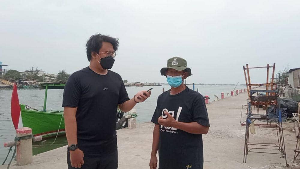 Mahasiswa FISIP Undip disela penanaman mangrove di Tambakrejo Semarang. (Dok FISIP Undip)