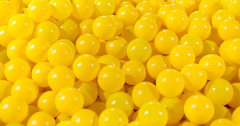 ilustrasi warna kuning (unsplash.com/Jason Leung)