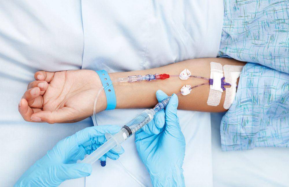 ilustrasi pemberian obat via infus (elitecme.com)