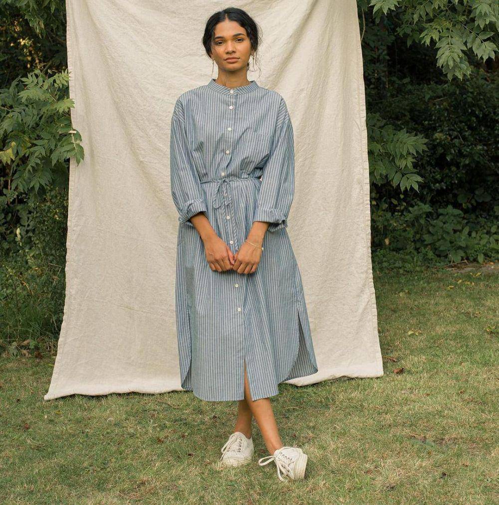 Dress katun (instagram.com/oliveclothing)