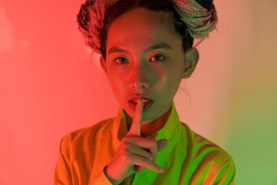 ilustrasi isyarat rahasia (pexels.com/christian-diokno-1666462)