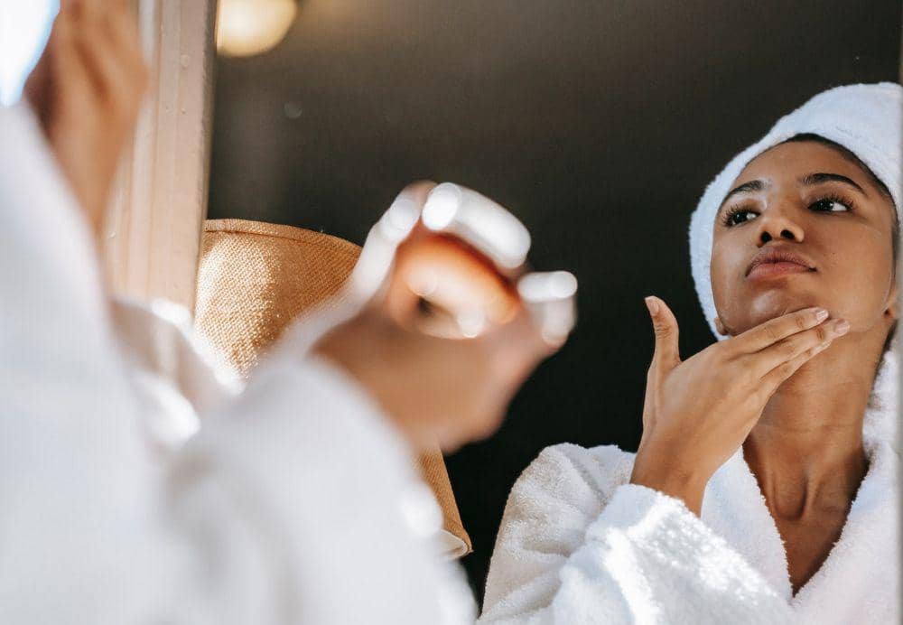 9 Cara Tepat Pakai Cleansing Oil, Jangan Sampai Bikin Iritasi