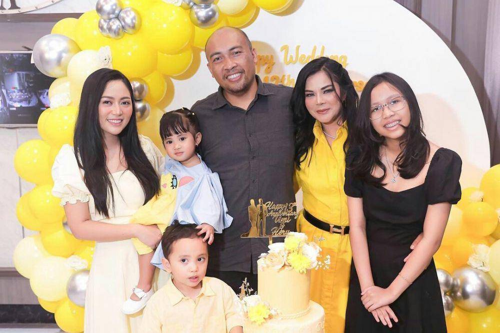 potret Rachel Vennya bersama keluarganya (instagram.com/vienstasman)