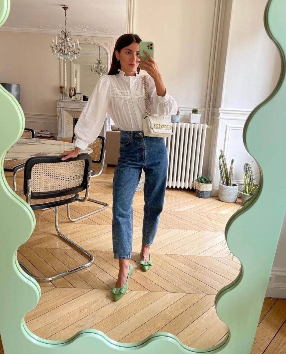 Peasant top dan celana denim (instagram.com/alexandrapereira)