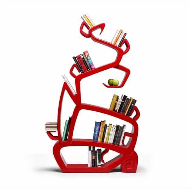 Rak buku tema pohon unik berwarna merah (trendir.com)