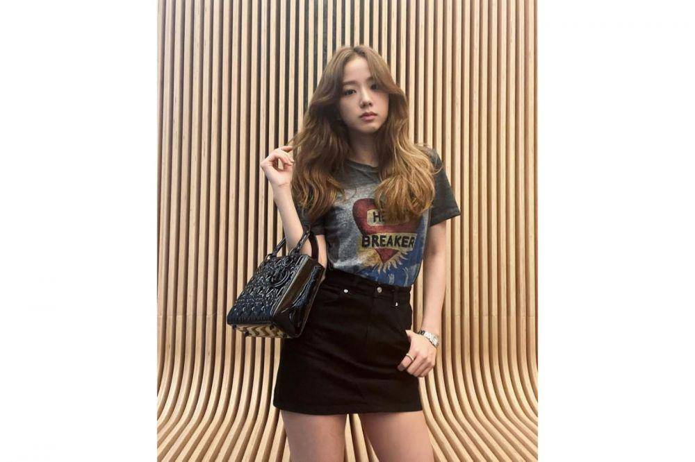 Jisoo  (instagram.com/sooyaaa_)